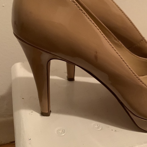 Beige heels - Picture 2 of 5